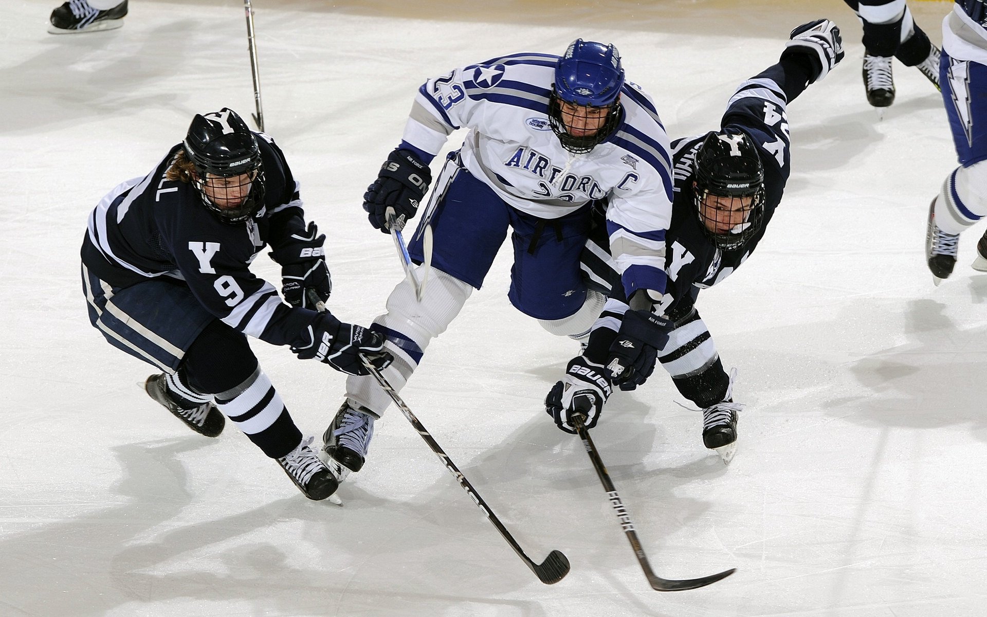西班牙青年队在欧洲青年赛事中表现出色，潜力无限